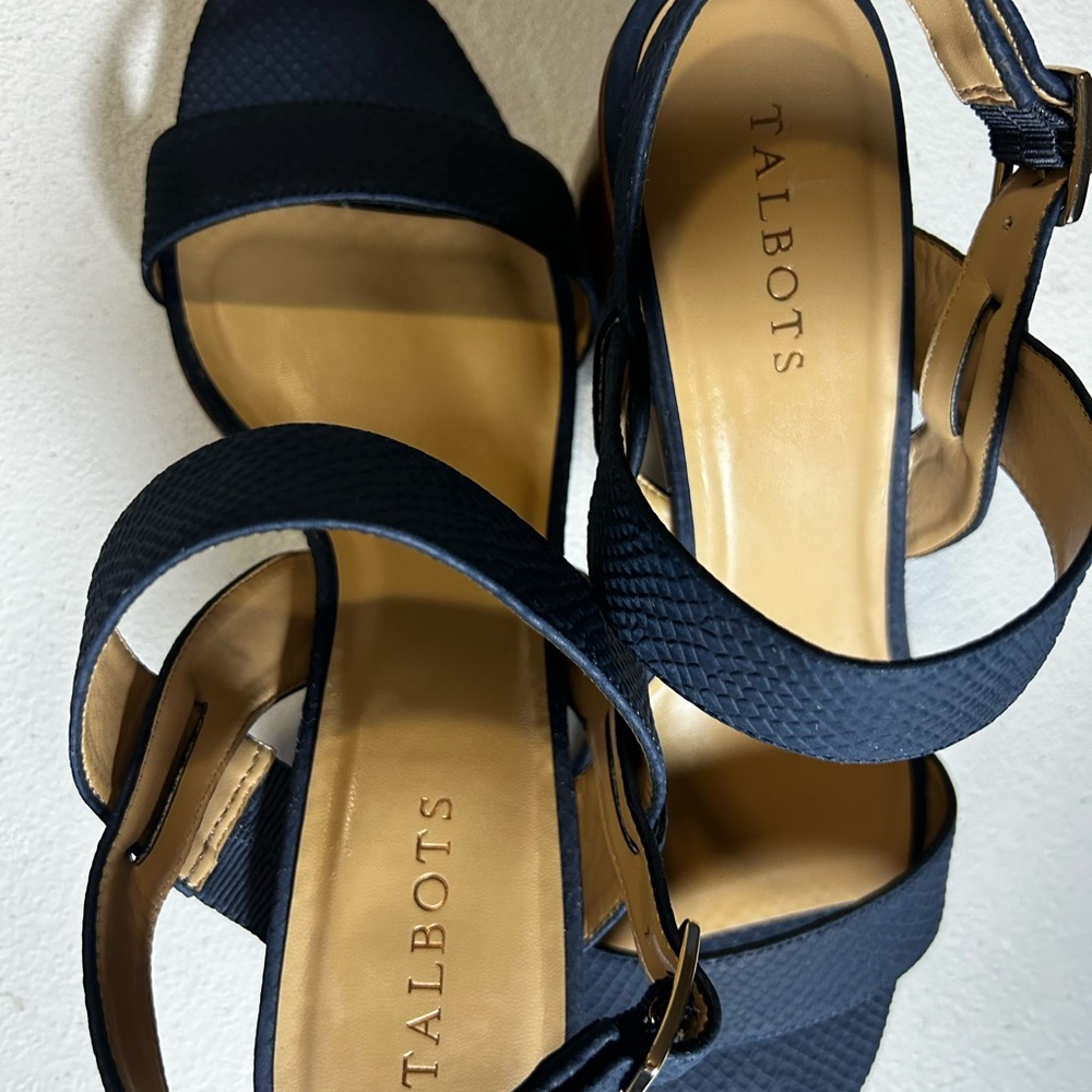 Talbots Blue Sandals with Adjustable Ankle Strap and Textured Design - Picture 3 of 12